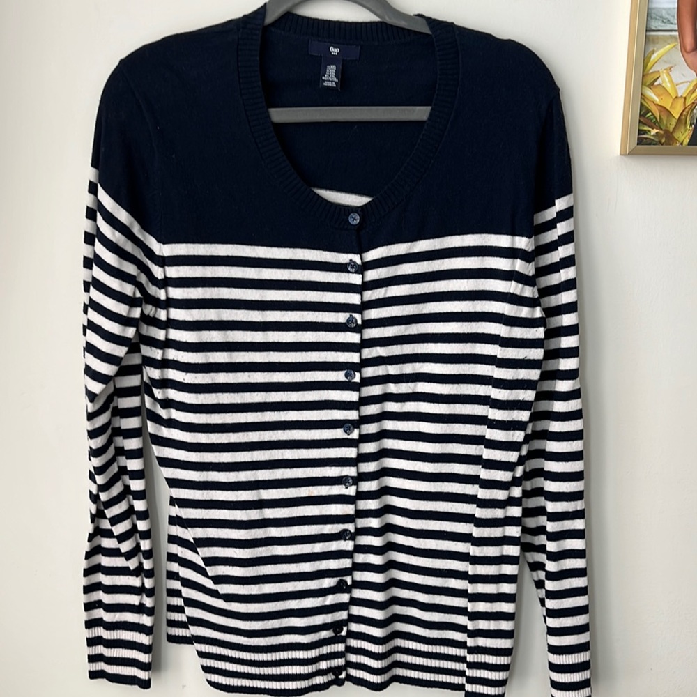 EUC Gap XXL Blue and White Long Sleeve Sweater size XXL small spot on sweater
